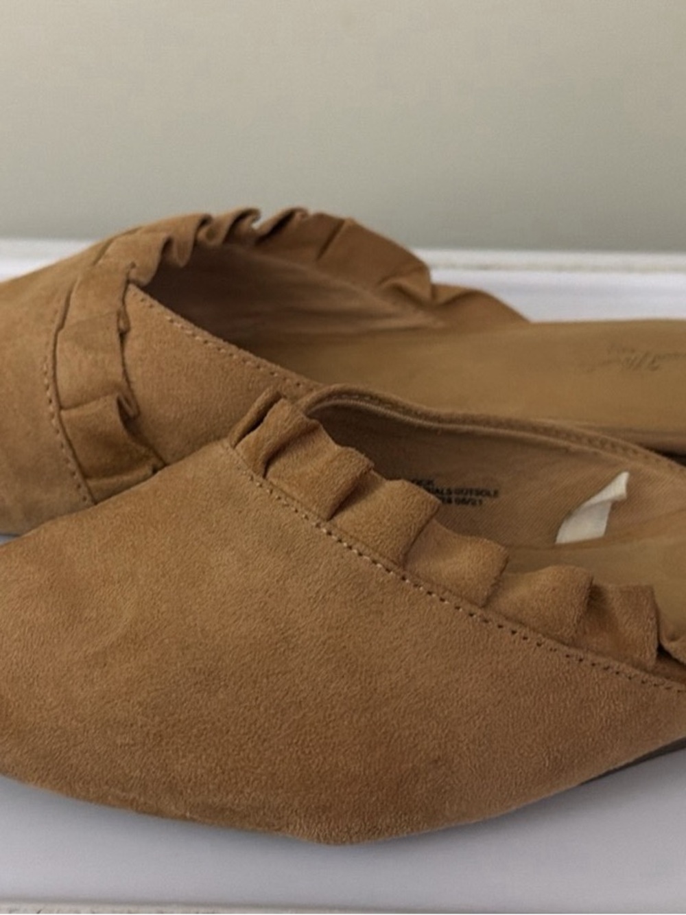Universal Thread Tan Pointed Ruffle Slip-On Mules - Picture 2 of 4